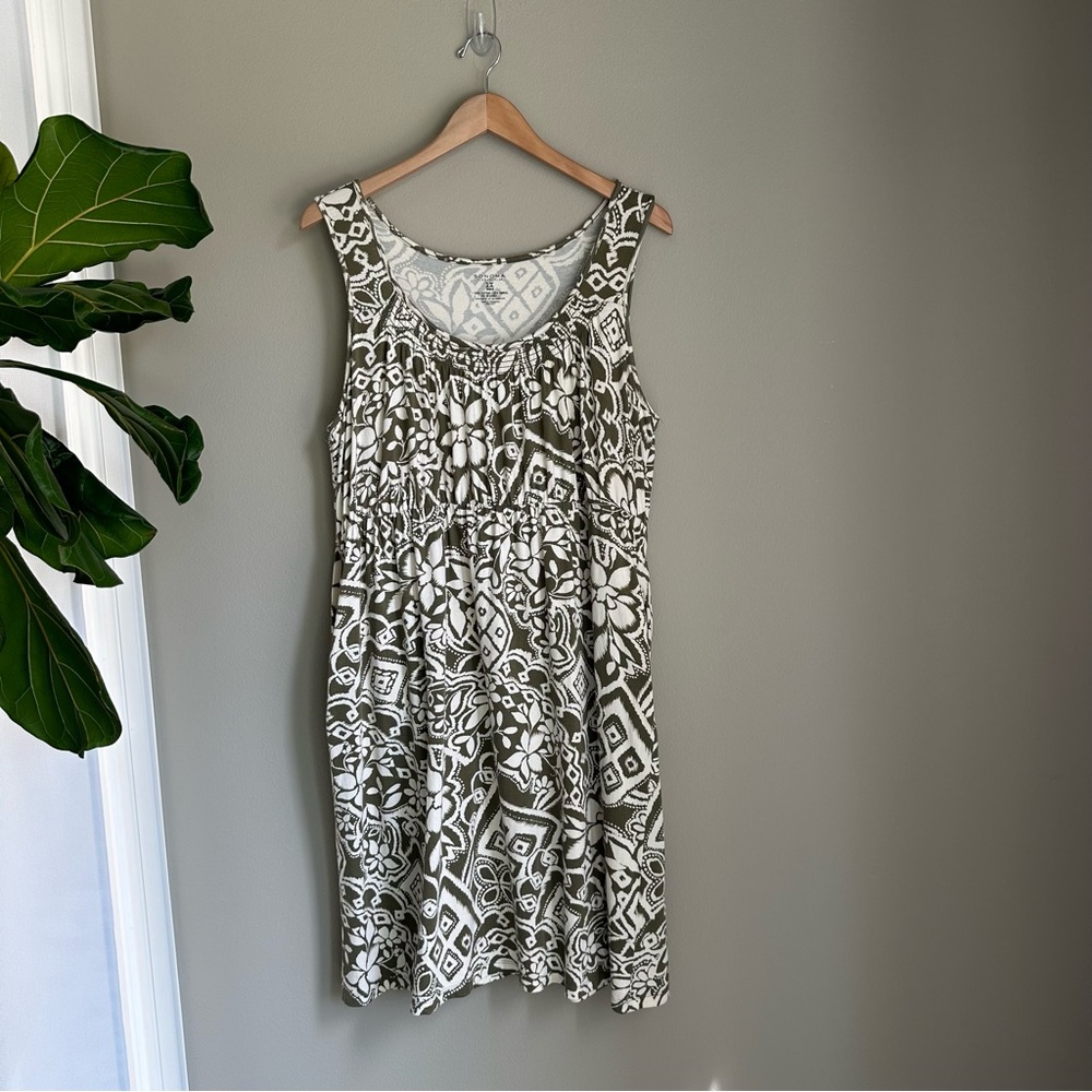 Plus Size Green & Cream Tropical Print Dress